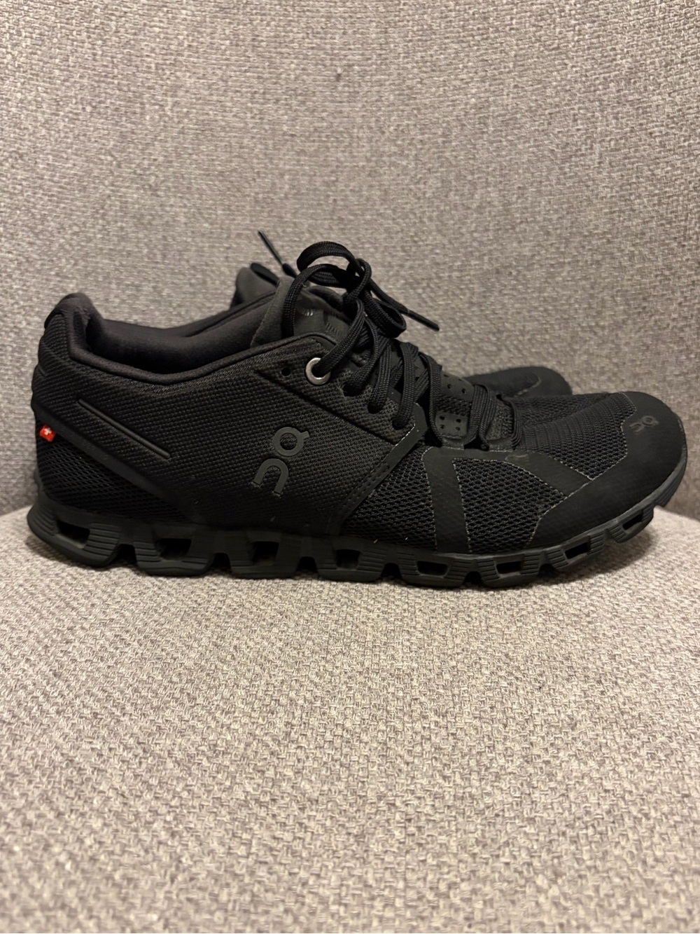 ON CLOUD- woman’s size 7.5 black sneakers,